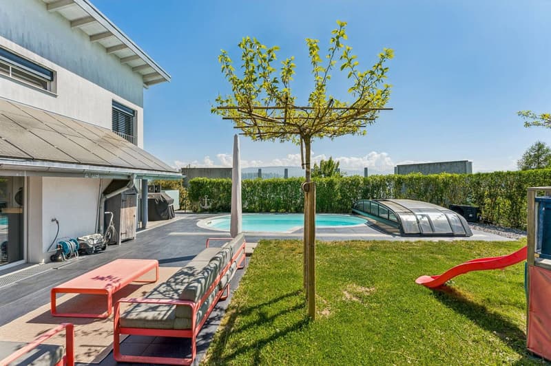 Magnifique maison avec appartement de rendement et piscine (1)