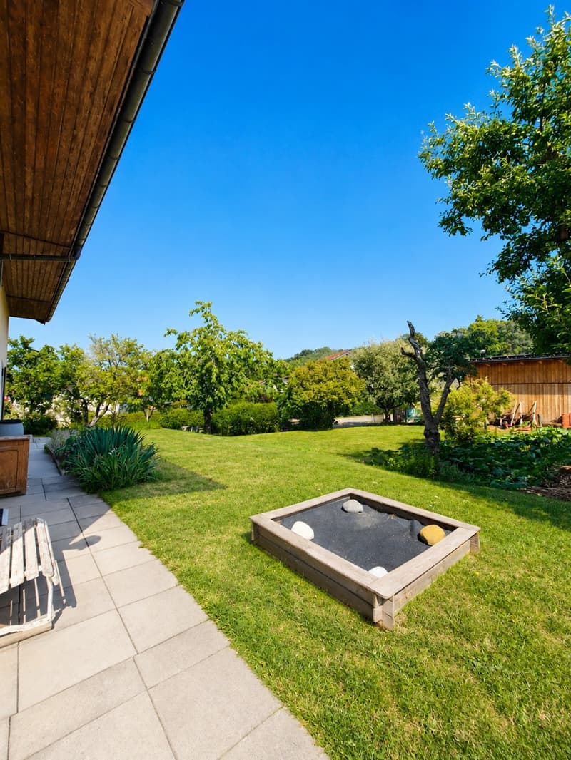 Casa familiare con ampio giardino e potenziale di ampliamento (4)