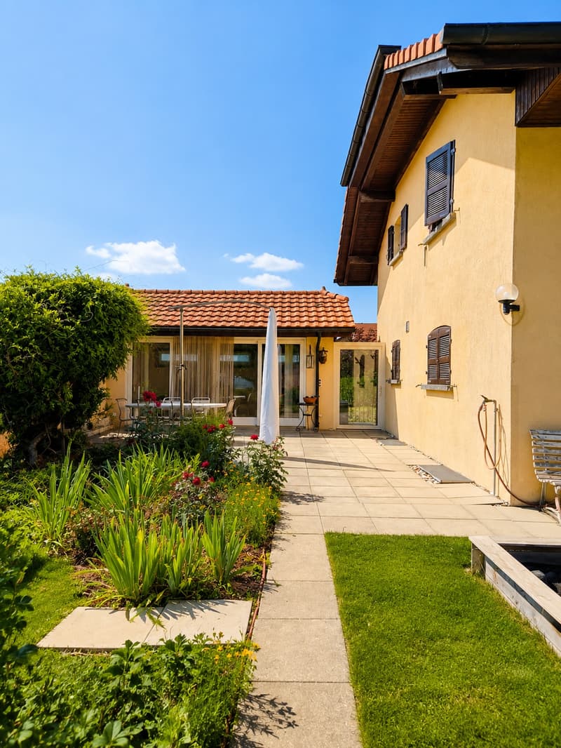 Casa familiare con ampio giardino e potenziale di ampliamento (3)