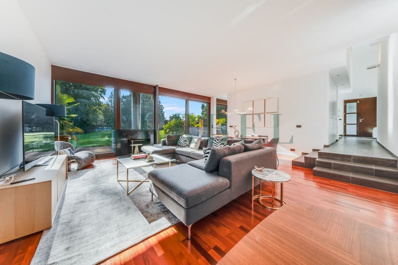 Villa d'architecte dans un quartier prestigieux (1)
