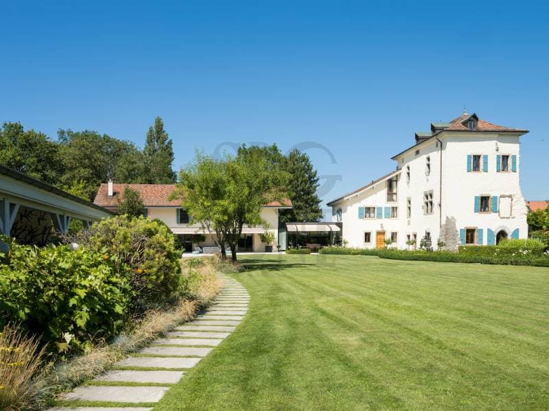Splendid 18th century property in the heart of the Geneva countryside (2)