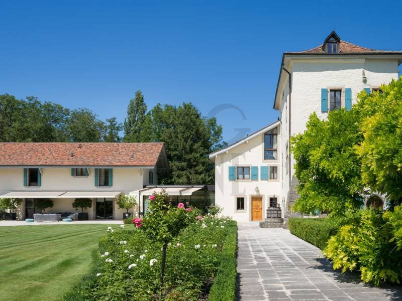 Splendid 18th century property in the heart of the Geneva countryside (4)
