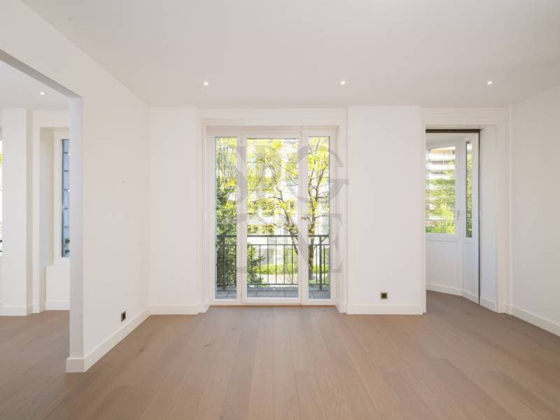 Spacieux appartement entièrement rénové à Champel (9)