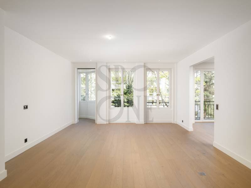 Spacieux appartement entièrement rénové à Champel (8)