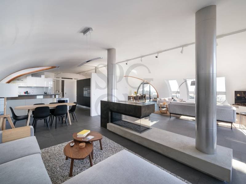 Luxus-Penthouse mit 6,5 Zimmern und spektakulärer Aussicht (1)
