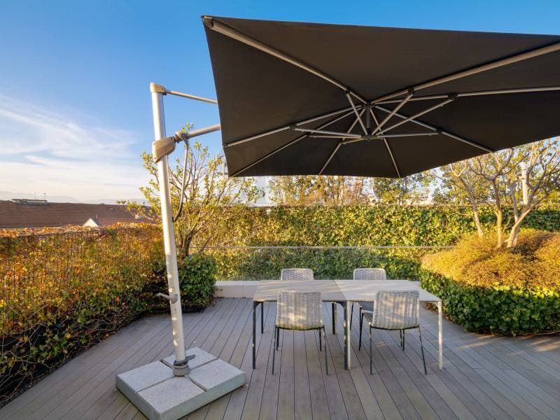 Exceptional triplex with breathtaking views of the lake and the Alps (9)