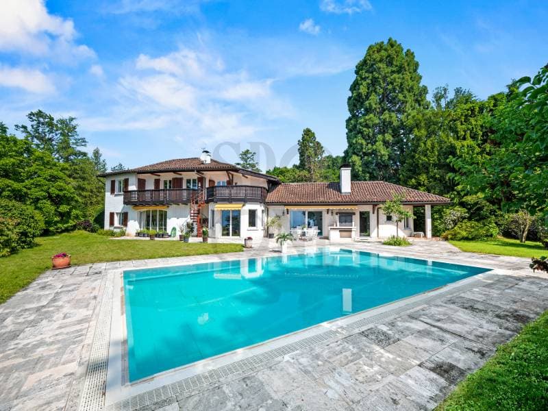 Maison d'exception avec vue imprenable et piscine (1)