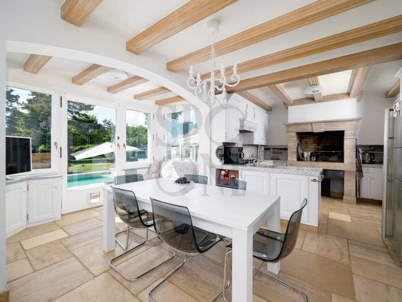 Elegant and spacious house, carefully renovated (2)