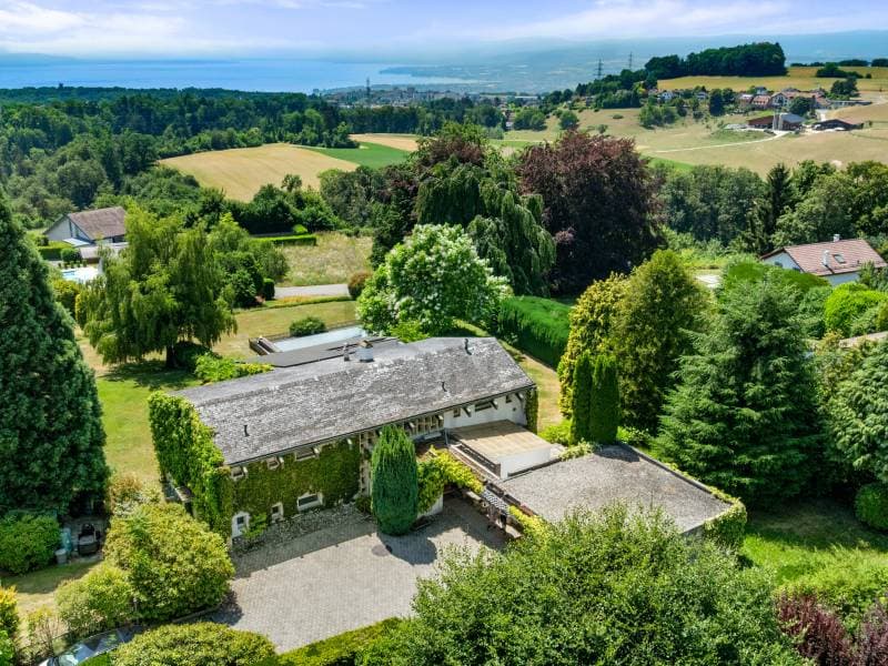 A signature villa with a lake view (7)