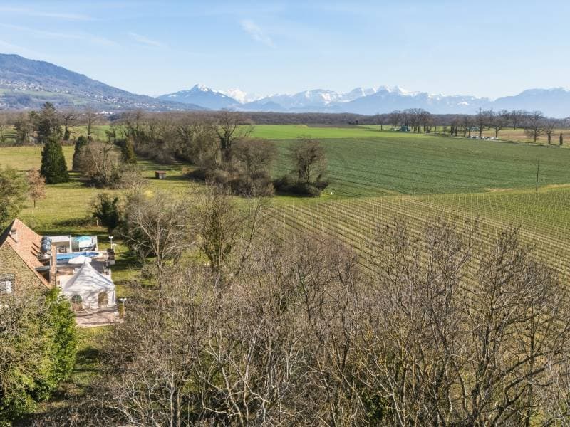 Charming country property with open views (2)