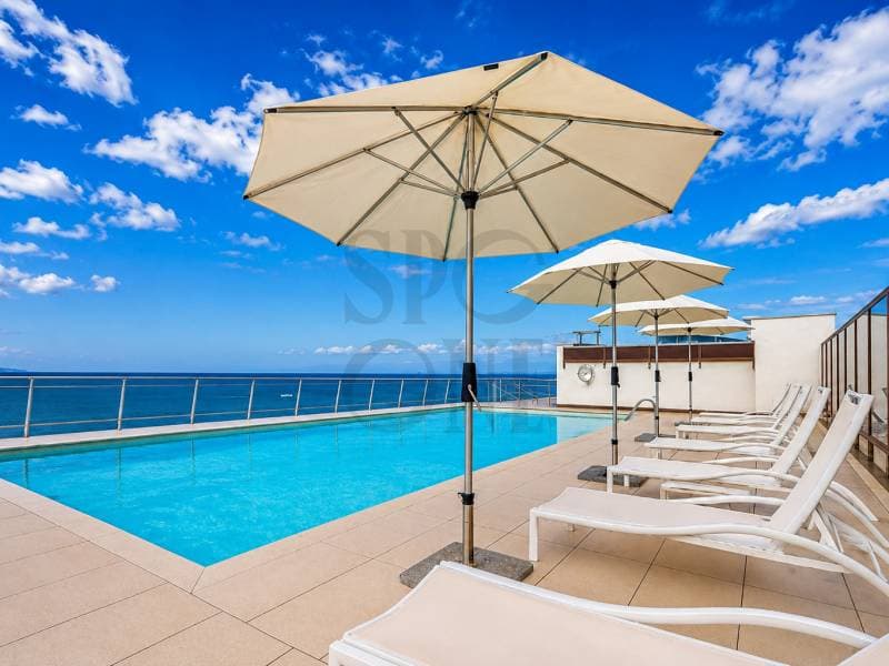 Apartment with lake view and private pool (9)