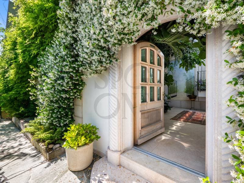 A confidential address at the gates of Geneva (2)