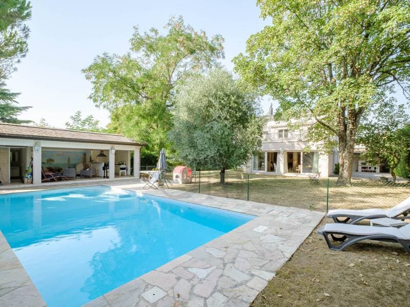 Élégante villa familiale avec piscine et pool house (1)