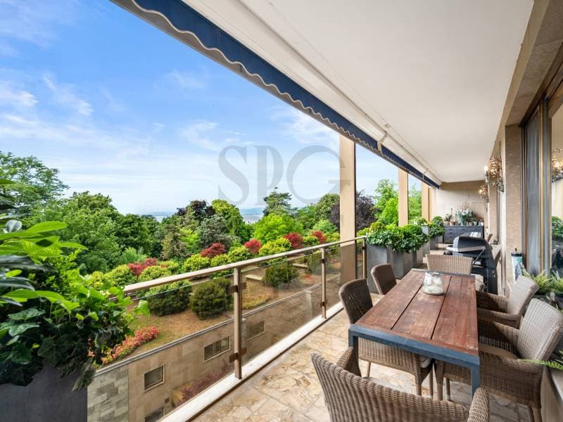 Appartement de standing avec vue sur le lac et piscine privée (8)