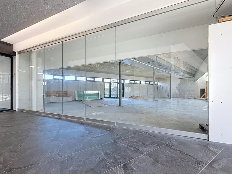 Schöne Gewerbefläche von 459 m² auf 2 Ebenen im Centre Les Sources (4)