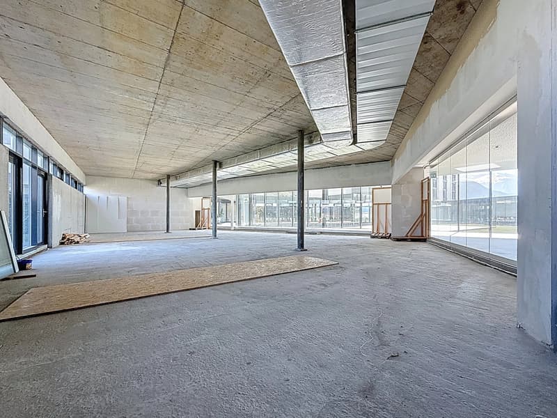Schöne Gewerbefläche von 459 m² auf 2 Ebenen im Centre Les Sources (2)