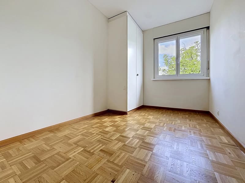 Geräumige 6.5-Zimmer-Wohnung mit Balkon und schöner Helligkeit in Sion (9)