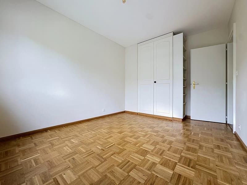 Geräumige 6.5-Zimmer-Wohnung mit Balkon und schöner Helligkeit in Sion (13)