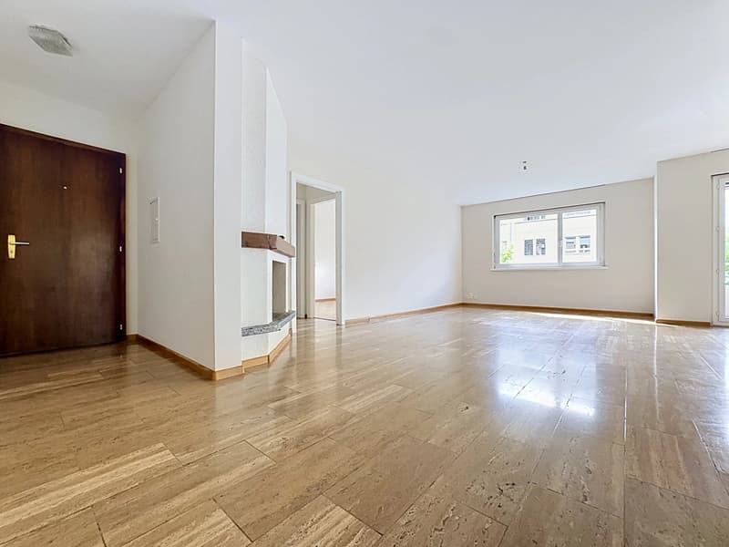 Geräumige 6.5-Zimmer-Wohnung mit Balkon und schöner Helligkeit in Sion (1)