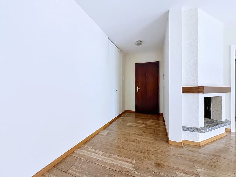 Geräumige 6.5-Zimmer-Wohnung mit Balkon und schöner Helligkeit in Sion (6)