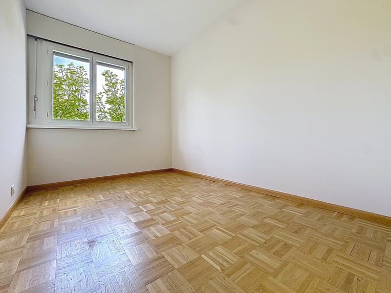 Geräumige 6.5-Zimmer-Wohnung mit Balkon und schöner Helligkeit in Sion (10)