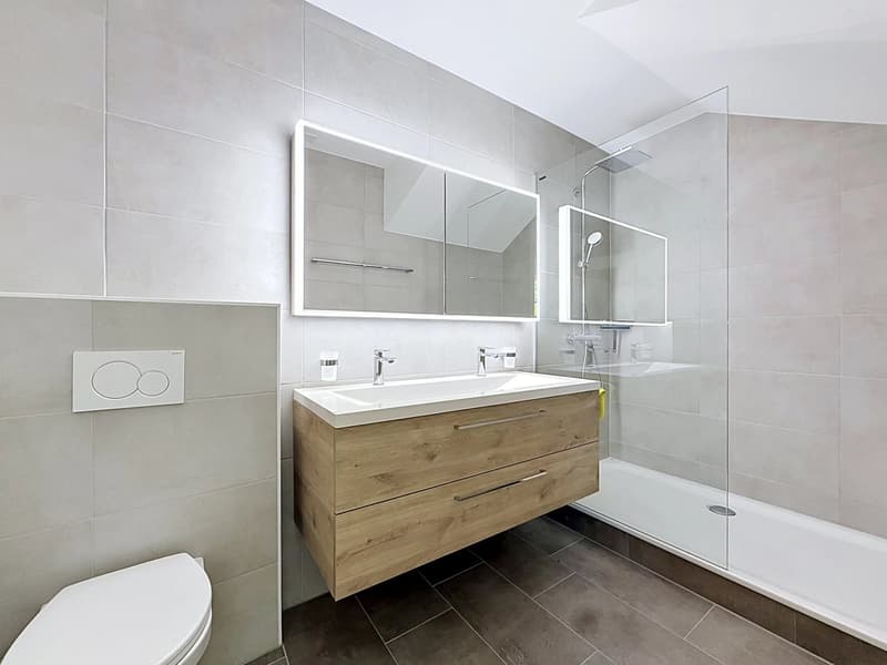 Zu vermieten: 4,5 Zimmer renoviert, 150 m², mit Garten, Garage und Panoramablick (13)