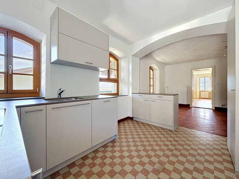 Zu vermieten: 4,5 Zimmer renoviert, 150 m², mit Garten, Garage und Panoramablick (2)