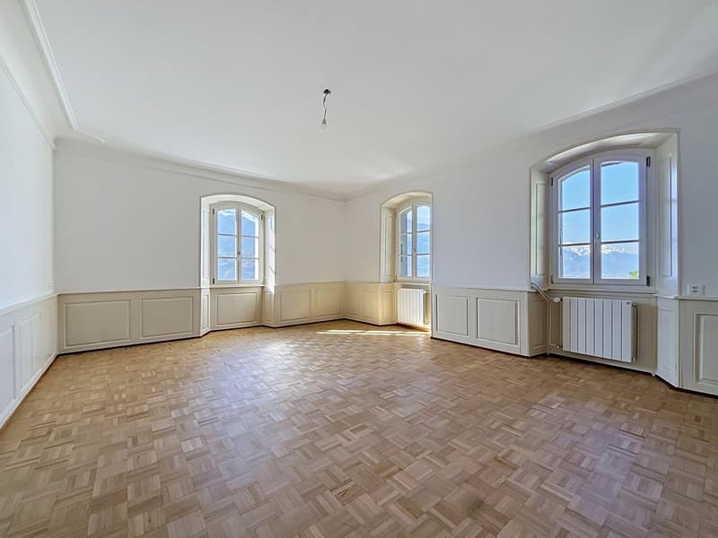 Zu vermieten: 4,5 Zimmer renoviert, 150 m², mit Garten, Garage und Panoramablick (8)