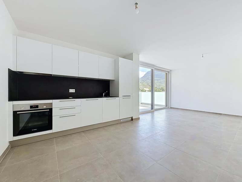 Zu vermieten in Uvrier großes 2.5-Zimmer-Attikawohnung mit Terrasse (2)