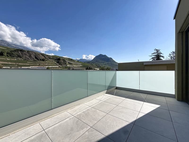 Zu vermieten in Uvrier großes 2.5-Zimmer-Attikawohnung mit Terrasse (12)