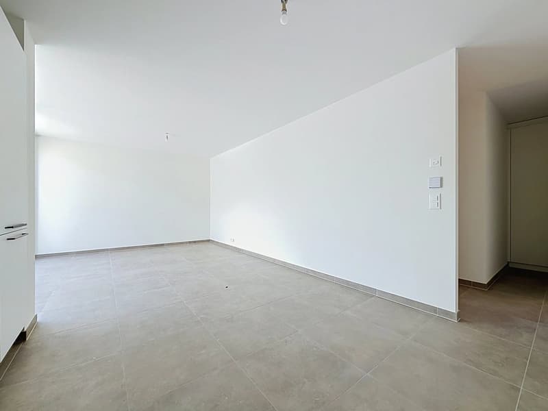 Zu vermieten in Uvrier großes 2.5-Zimmer-Attikawohnung mit Terrasse (5)