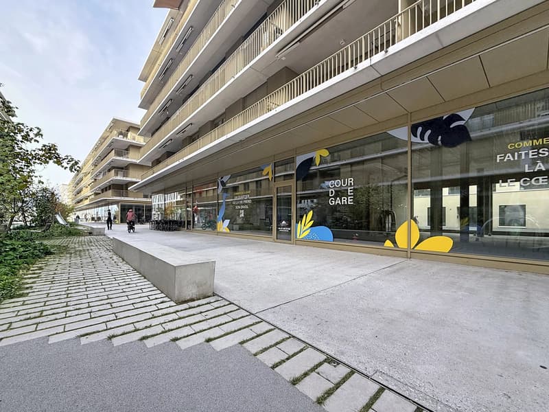For rent ? Commercial surfaces with shop windows ? Cour de Gare (Sion) (2)