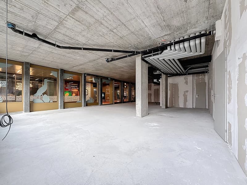 FOR RENT - Prime location - Arcade 142.22 m² on the Train Station Square (Sion) (3)