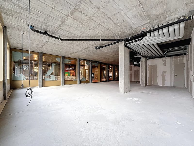 FOR RENT - Prime location - Arcade 142.22 m² on the Train Station Square (Sion) (6)