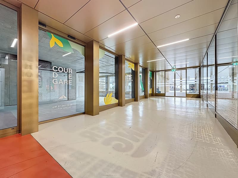 FOR RENT - Prime location - Arcade 142.22 m² on the Train Station Square (Sion) (1)