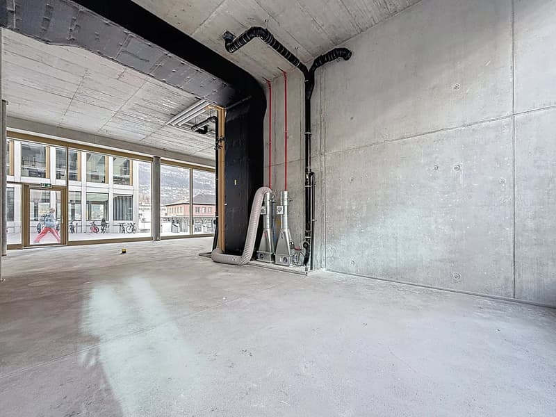 Retail space with high visibility - 87.25 m² - Cour de Gare (Sion) (2)