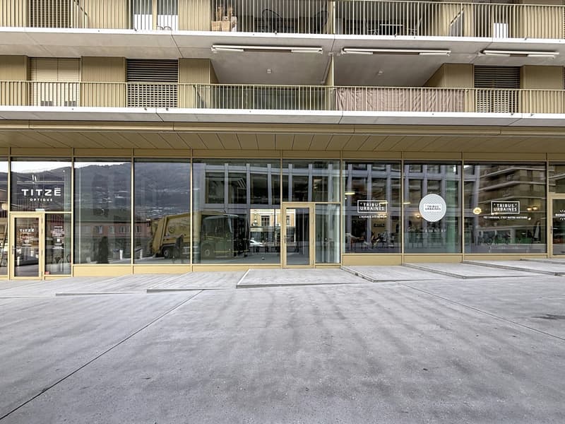 Retail space with high visibility - 87.25 m² - Cour de Gare (Sion) (1)