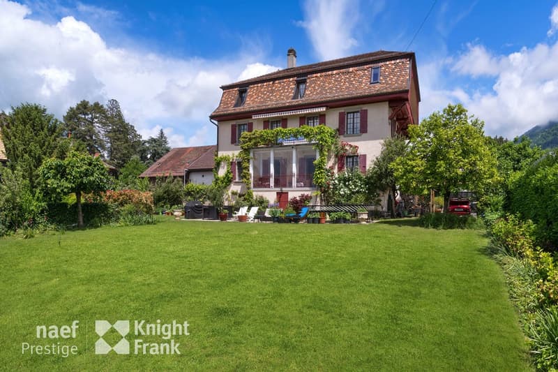 Individual house with a lot of character and 10 rooms in the city center for sale in St-Légier (2)