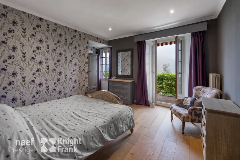 Individual house with a lot of character and 10 rooms in the city center for sale in St-Légier (11)