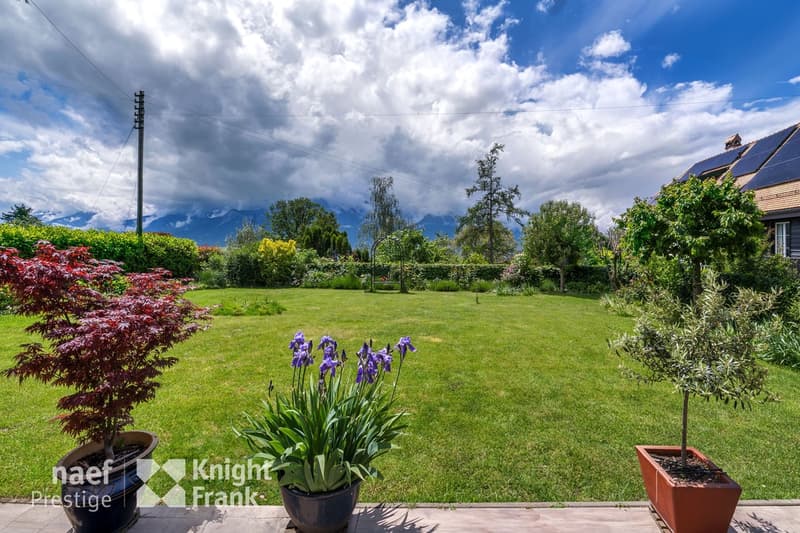 Individual house with a lot of character and 10 rooms in the city center for sale in St-Légier (3)
