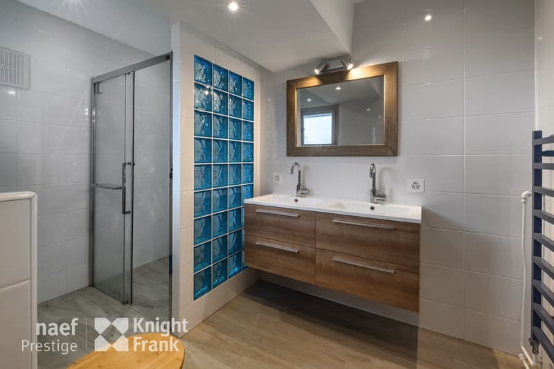 Individual house with a lot of character and 10 rooms in the city center for sale in St-Légier (13)