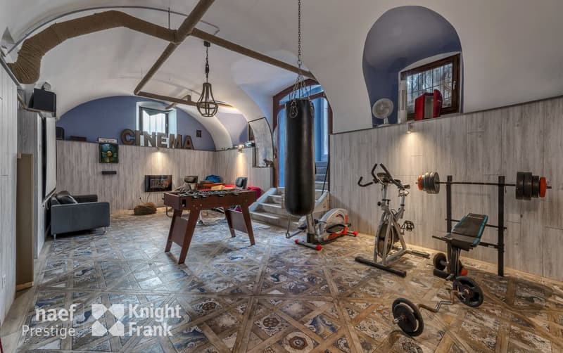 Individual house with a lot of character and 10 rooms in the city center for sale in St-Légier (7)