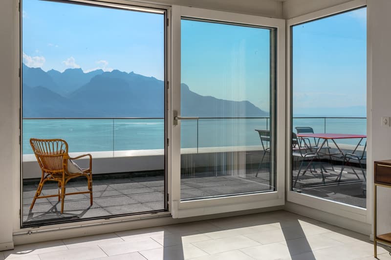 Superbo penthouse con enorme terrazza e vista panoramica sul lago (2)