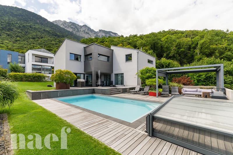 Maison d'architecte de 7.5 pièces avec piscine et jacuzzi dans un cadre verdoyant à vendre à Collombey-Muraz (2)