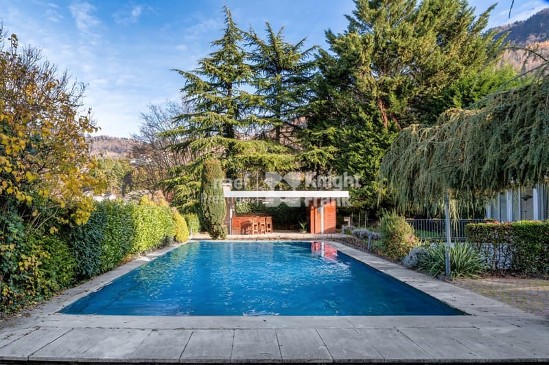 Architect's house with 3 apartments and outdoor pool for sale in Chernex / Montreux (6)