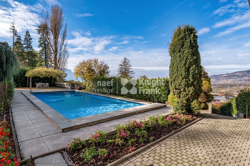 Architect's house with 3 apartments and outdoor pool for sale in Chernex / Montreux (4)