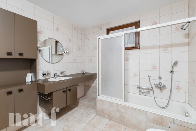 Maison de caractère de 9.5 pièces avec appartements indépendants et vue panoramique sur le lac à vendre à Chardonne (13)