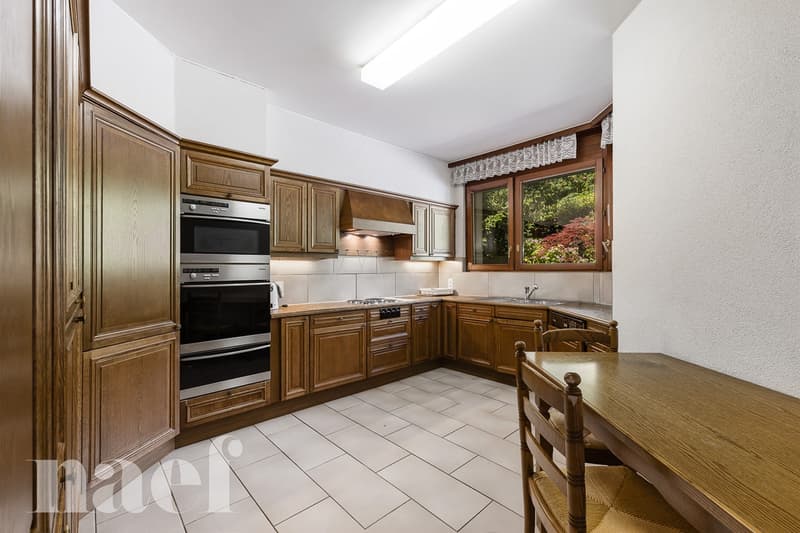 Maison de caractère de 9.5 pièces avec appartements indépendants et vue panoramique sur le lac à vendre à Chardonne (10)