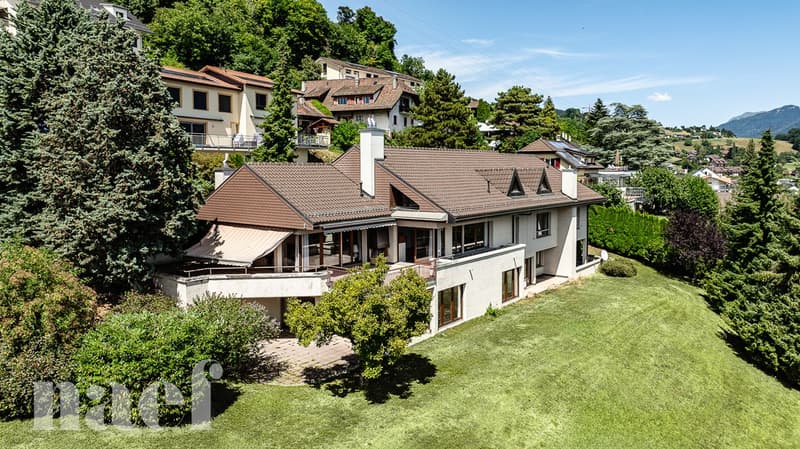 Maison de caractère de 9.5 pièces avec appartements indépendants et vue panoramique sur le lac à vendre à Chardonne (2)