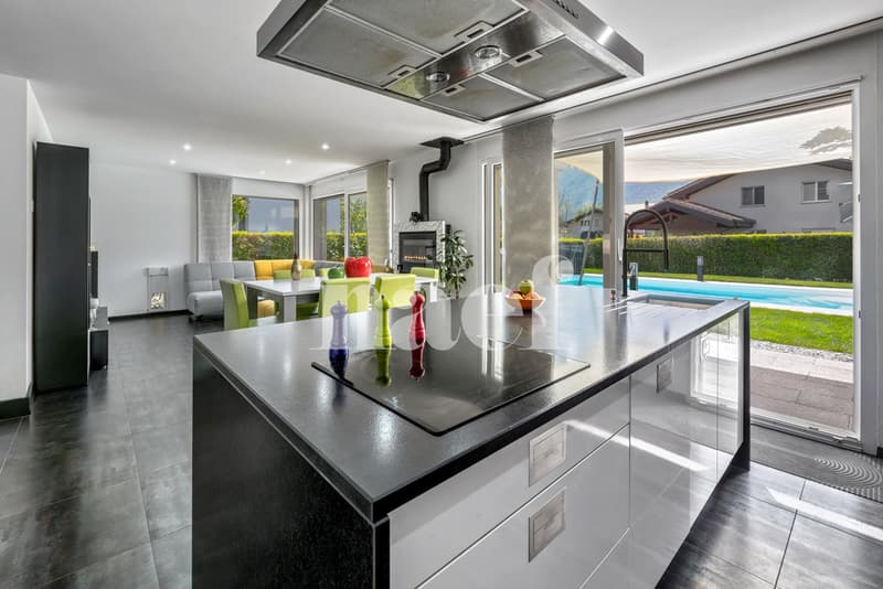 Very beautiful single-family house with 6.5 rooms, independent studio, and outdoor pool for sale in Bex (6)
